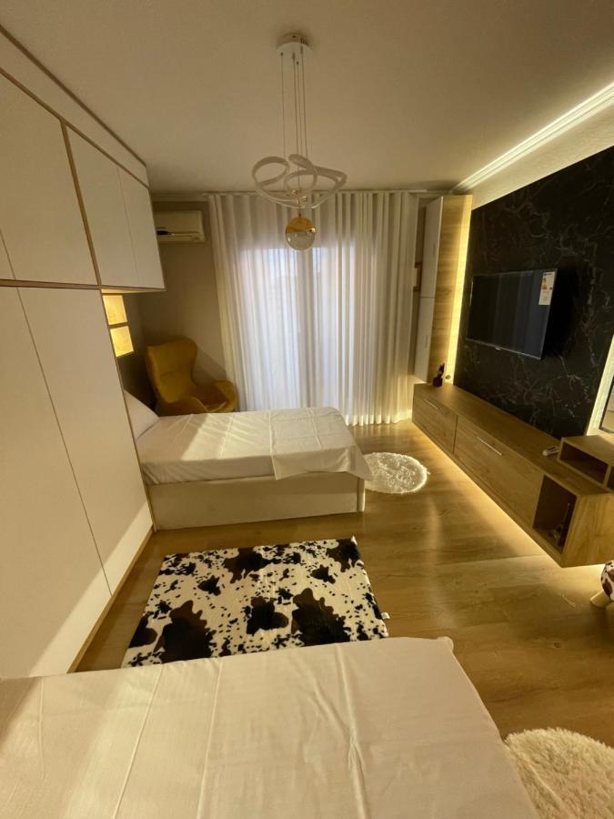Superior 2Br Apartment Tirana Bagian luar foto